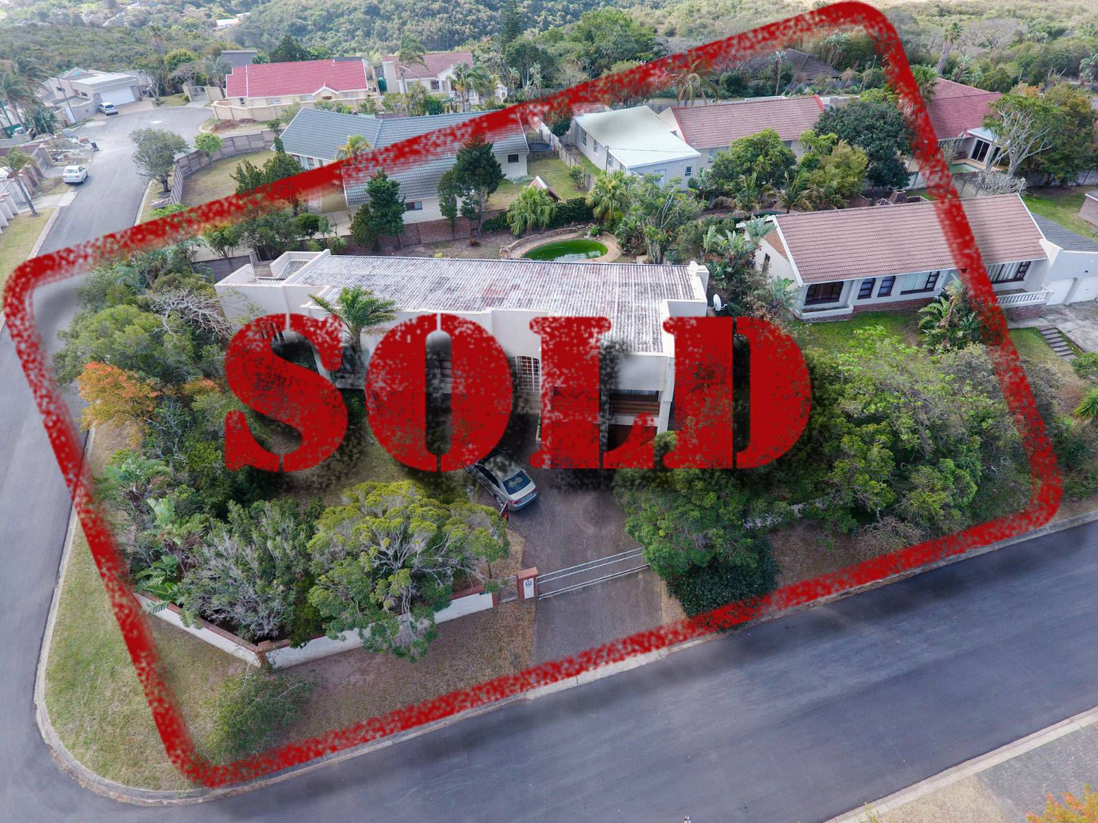SOLD at Auction 6 EDGE VIEW CRESCENT, BEACON BAY, EAST LONDON